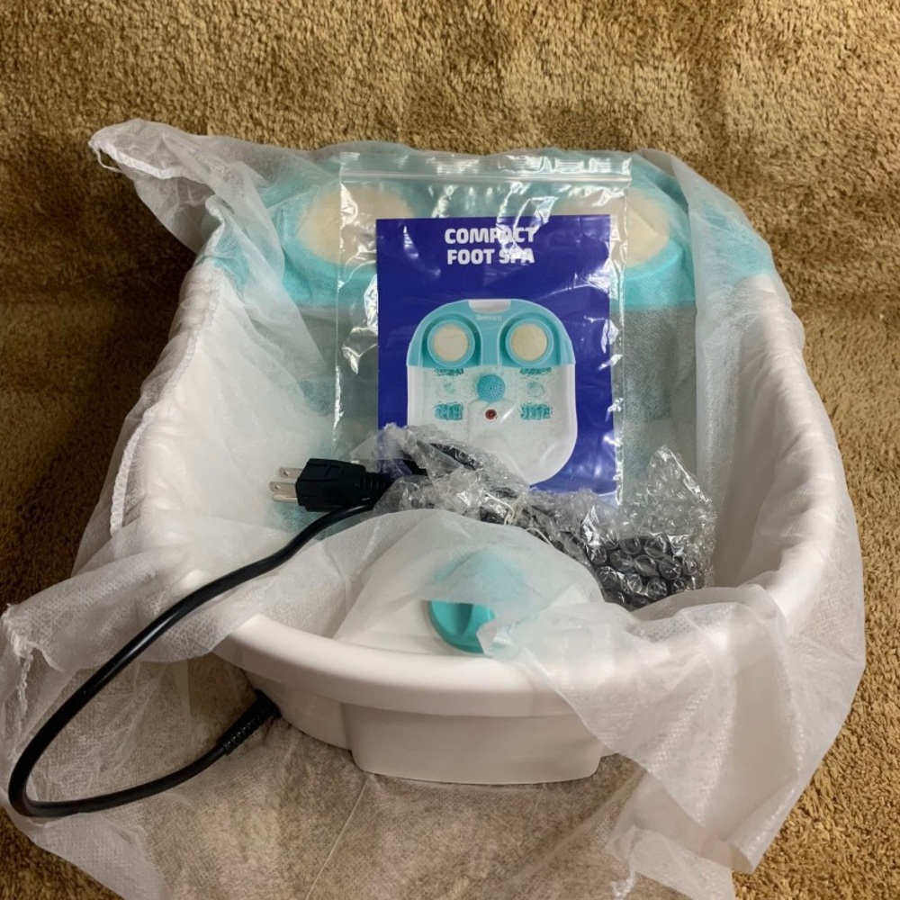 Compact foot spa